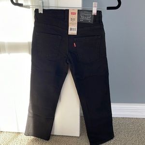 NWT boys Levi’s size 6 and size 7 color black. 511 slim adjustable waistband.